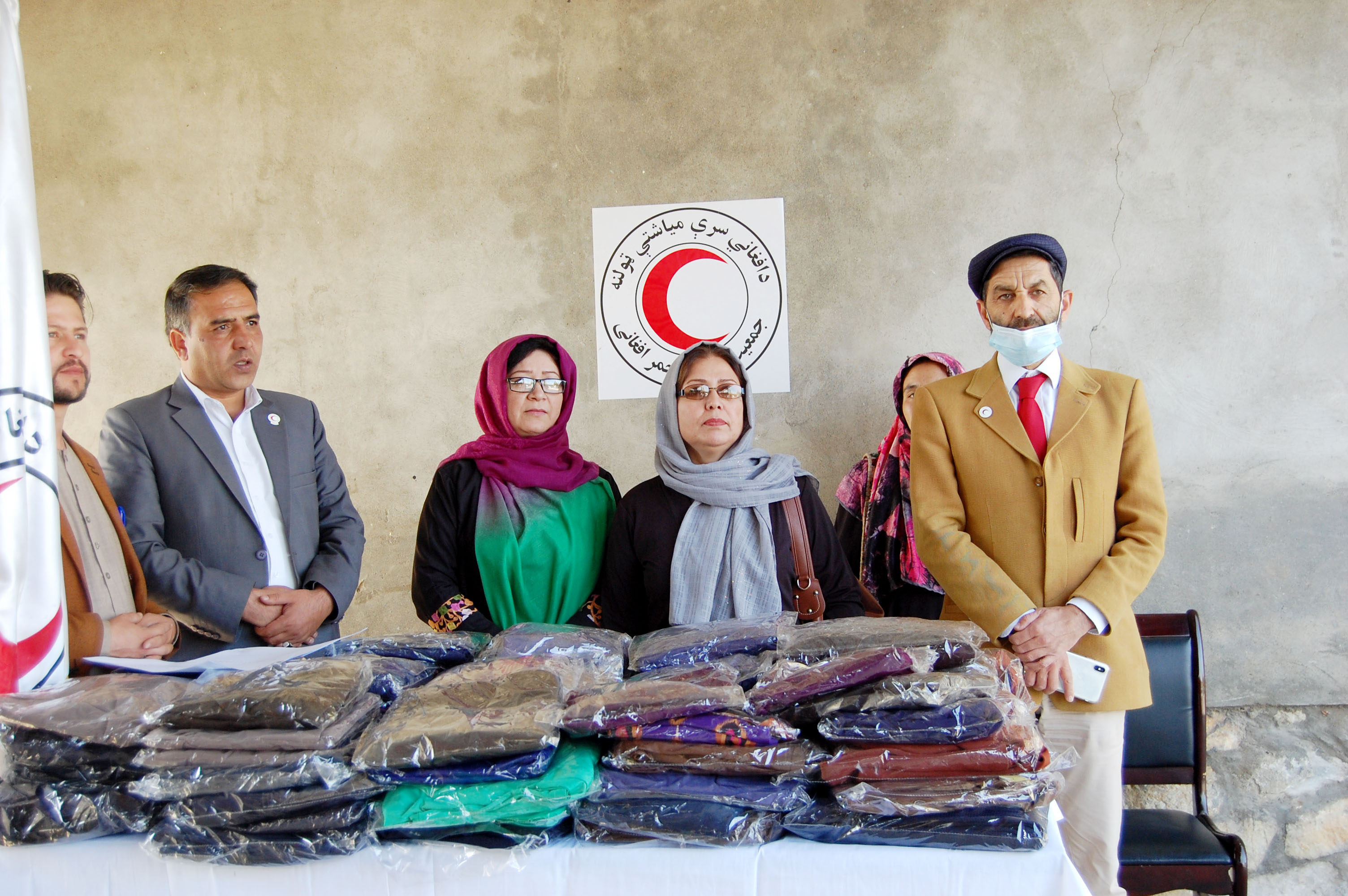 د کابل مرستون له مشمولینو سره د زردوزي بنسټ مرسته!