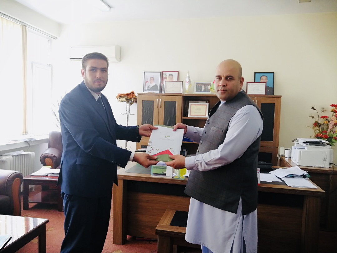 د کاتب پوهنتون محصلانو په هیواد کې له وروستیو سیلاب څپلیو سره د مرستې په موخه ۷۵۶۲۰ افغانۍ راټولې کړې دي!