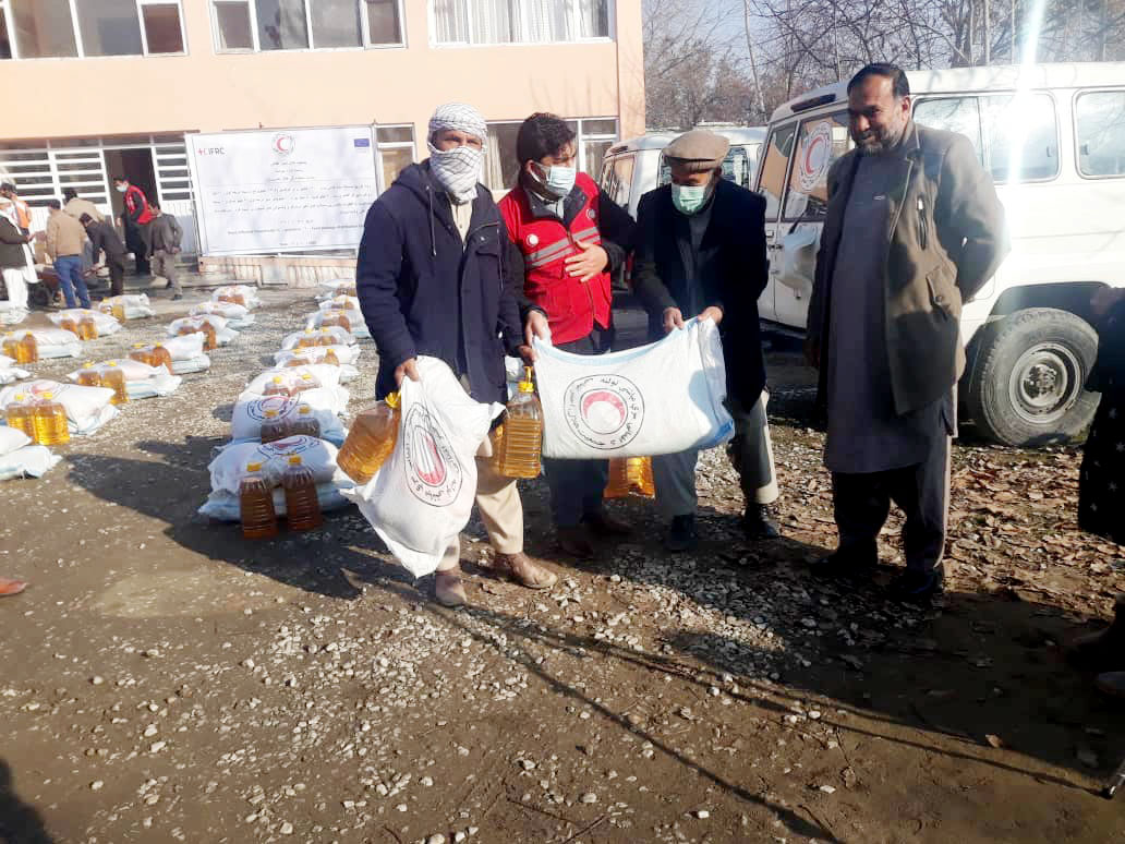 مساعدت جمعیت هلال احمر افغانی برای 1200 خانواده در پروان!