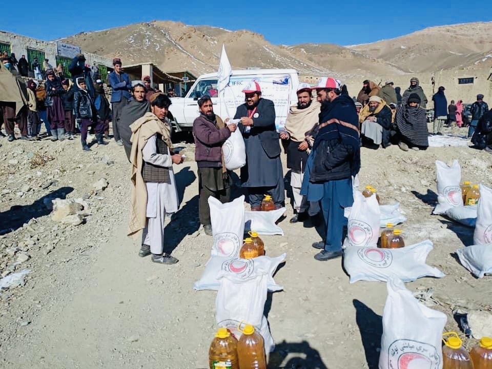 مساعدت جمعیت هلال احمر افغانی برای 400 خانواده در وردک!