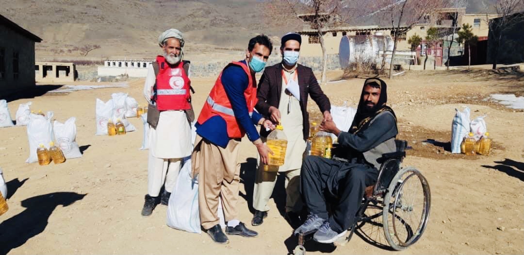 مساعدت جمعیت هلال احمر افغانی برای 150 خانواده در ولایت وردک!