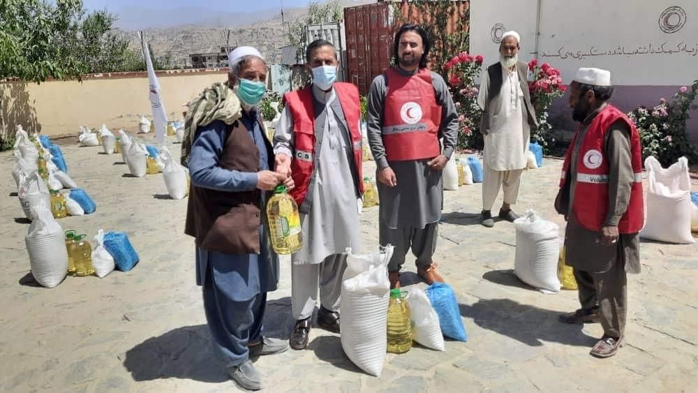 مساعدت جمعیت افغانی سره میاشت برای ٦٧ خانواده بی جاشده در ولایت وردک!