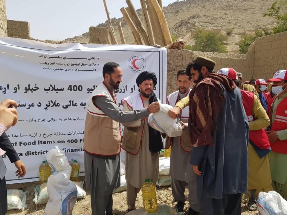 مساعدت جمعیت هلال احمر افغانی برای 400 خانواده در لوگر!