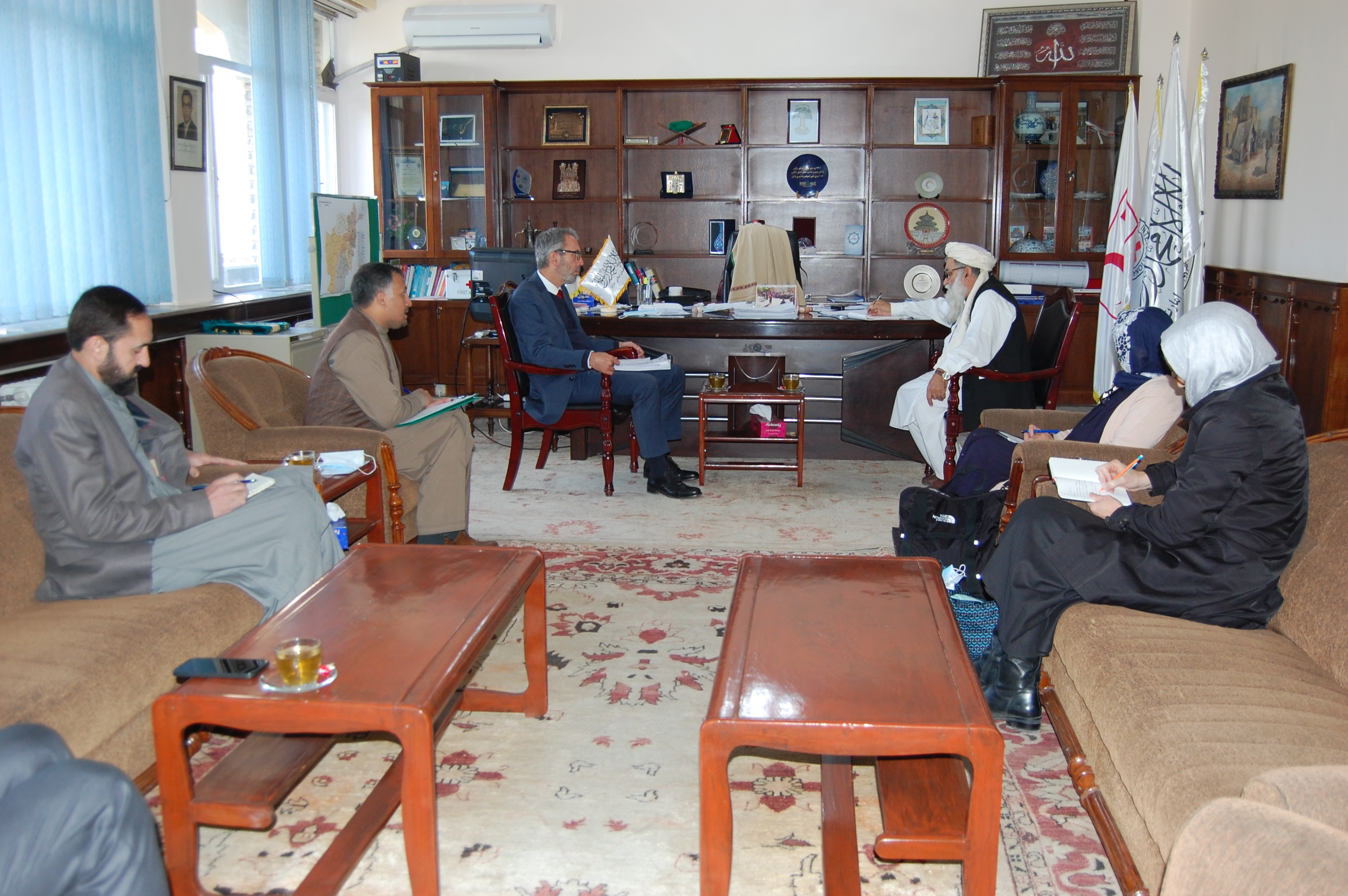 د افغاني سرې میاشتې عمومي سرپرست رییس د نړۍ په کچه د سره صلیب د عملیاتي چارو له لوی رییس سره لیدنه ترسره کړه!