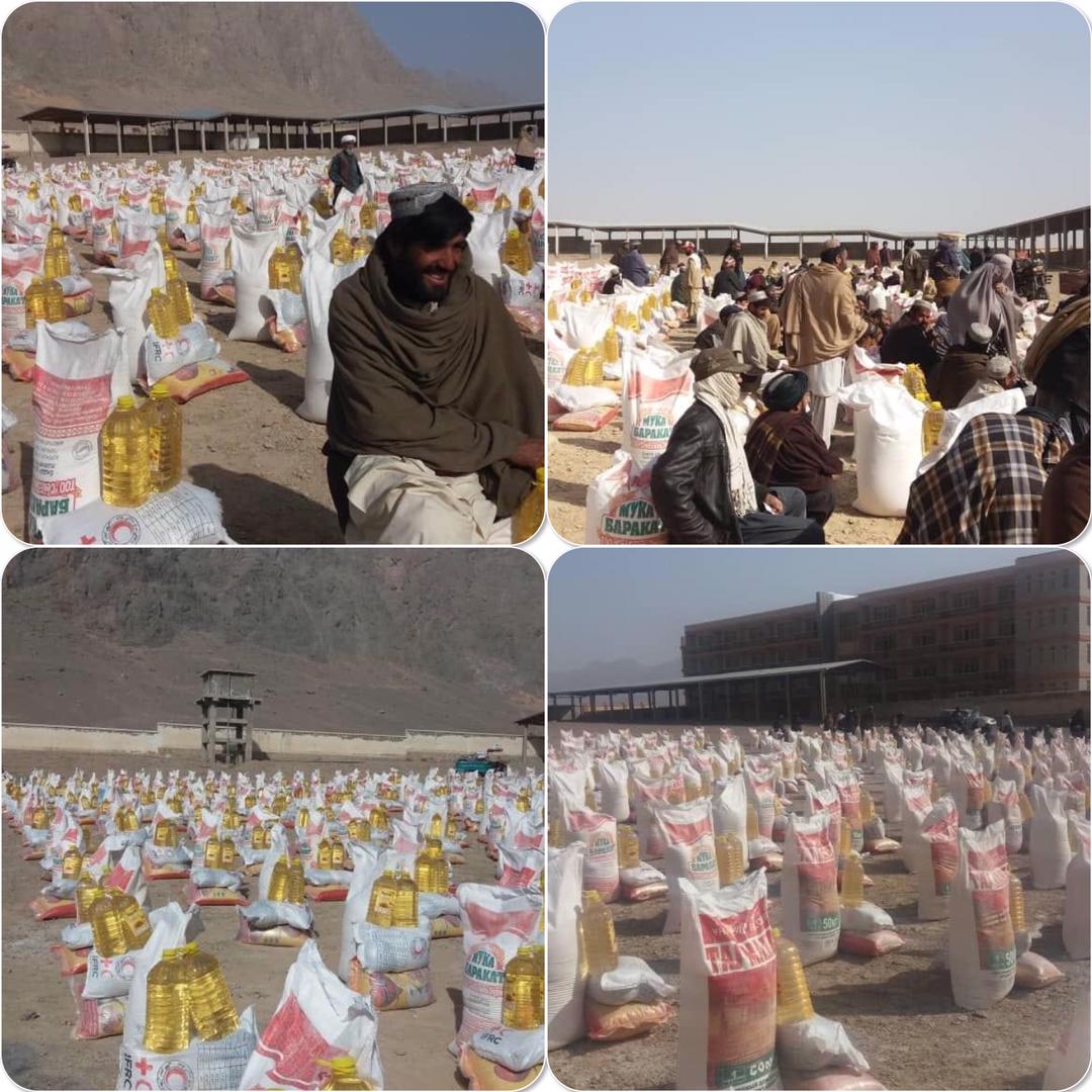 جريان توزيع کمک ها از طرف جمعيت هلال احمر افغاني در كندهار به ۲۰۰۰ فاميل رسید!