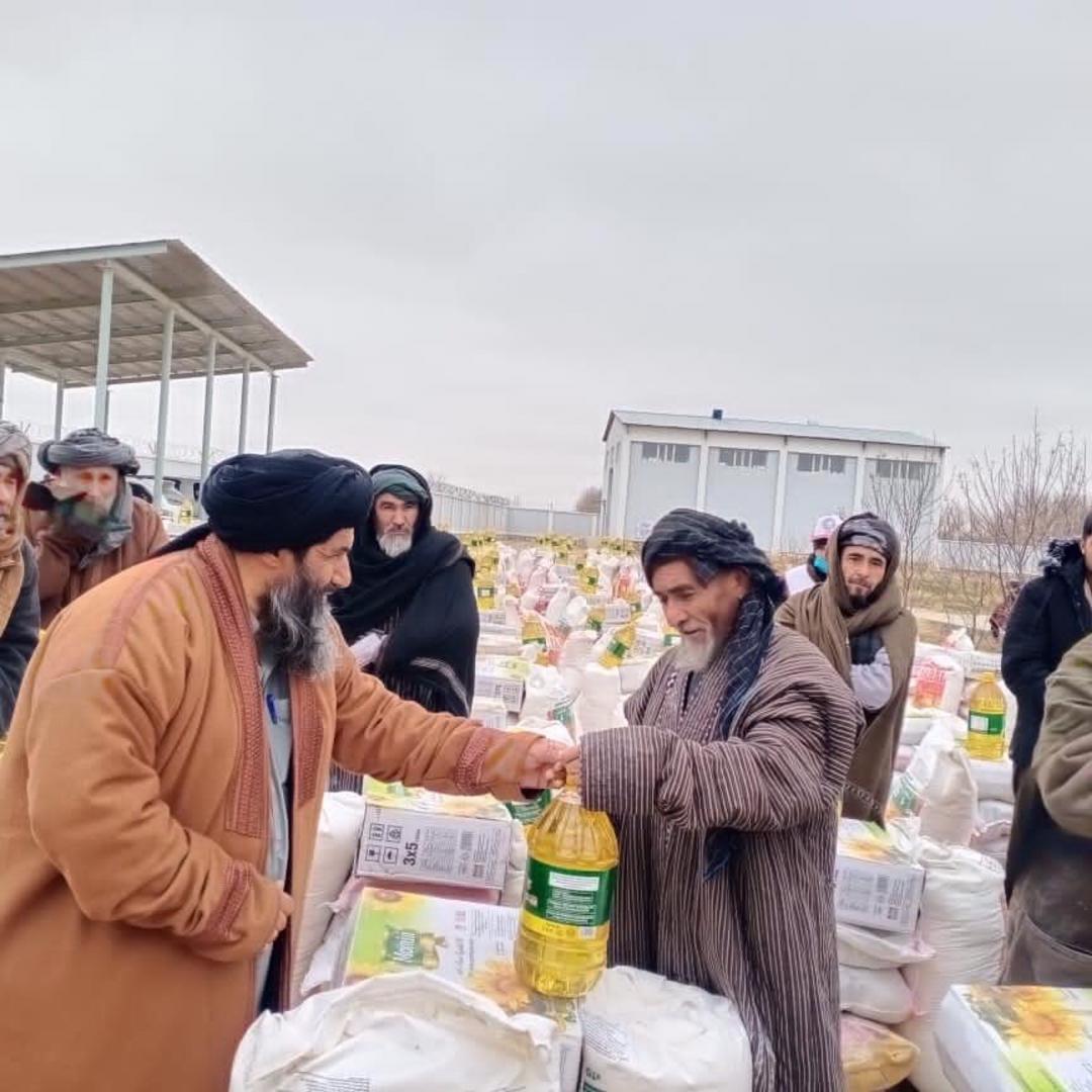برای ۴۰۰ فامیل مستحق در ولسوالی فیض اباد ولایت جوزجان مساعدت توزیع گردید!