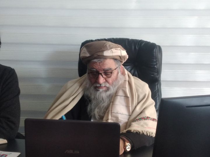 مولوی مطیع الحق خالص سرپرست ریاست عمومی جمعیت هلال احمر افغاني به همراهی یک هیئت دولتی امروز برای جمع آوری کمک های بشردوستانه به مردم افغانستان به شهر اوزلو پایتخت ناروی سفر مینمايد.