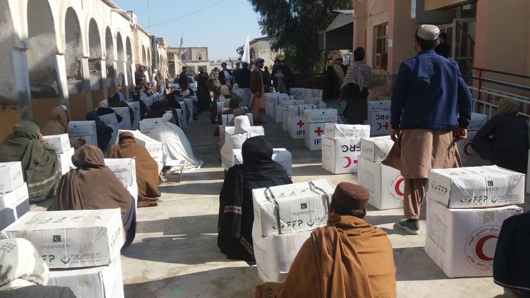 کندهار کې ۲۰۰ کورنیو ته د افغاني سرې میاشتې له لوري مرسته وویشل شوه