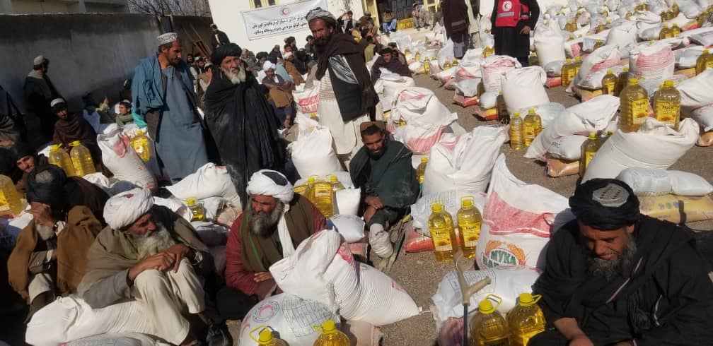 روند مساعدت جمعیت هلال احمر افغانی در ولایت ارزگان به ۲۸۰۰ فامیل رسید!