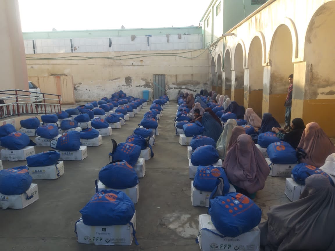 جمعيت هلال احمر افغاني در کندهار برای ١٥٠ خانواده نيازمند مساعدت نمود!