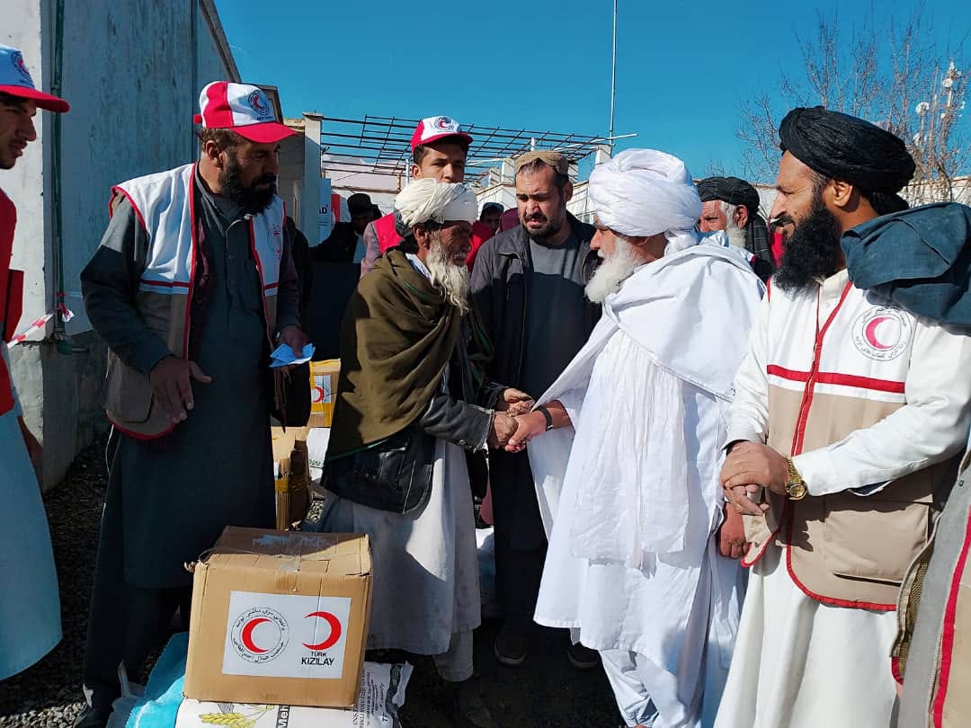 لوگر ولایت کې د افغاني سرې میاشتې له لوري ۳۰۰ کورنیو ته مرسته ووېشل شوه!