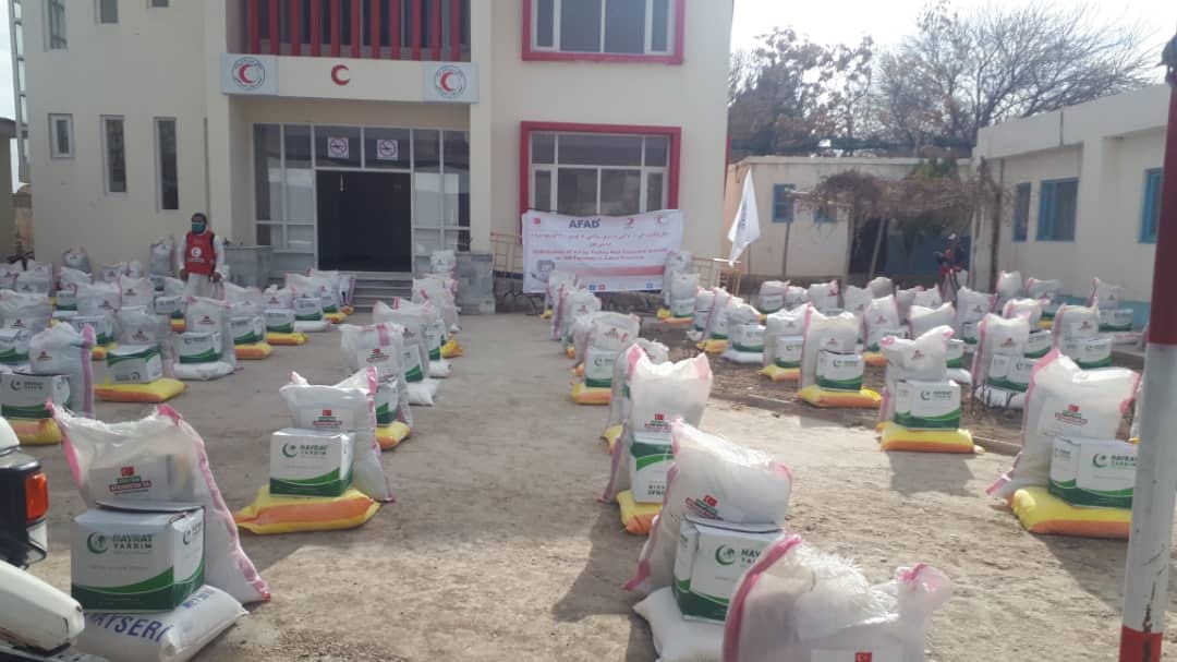 ١٩٠ خانواده نيازمند از مساعدت هاي جمعيت هلال احمر افغاني در ولايت زابل مستفيد گرديدند!
