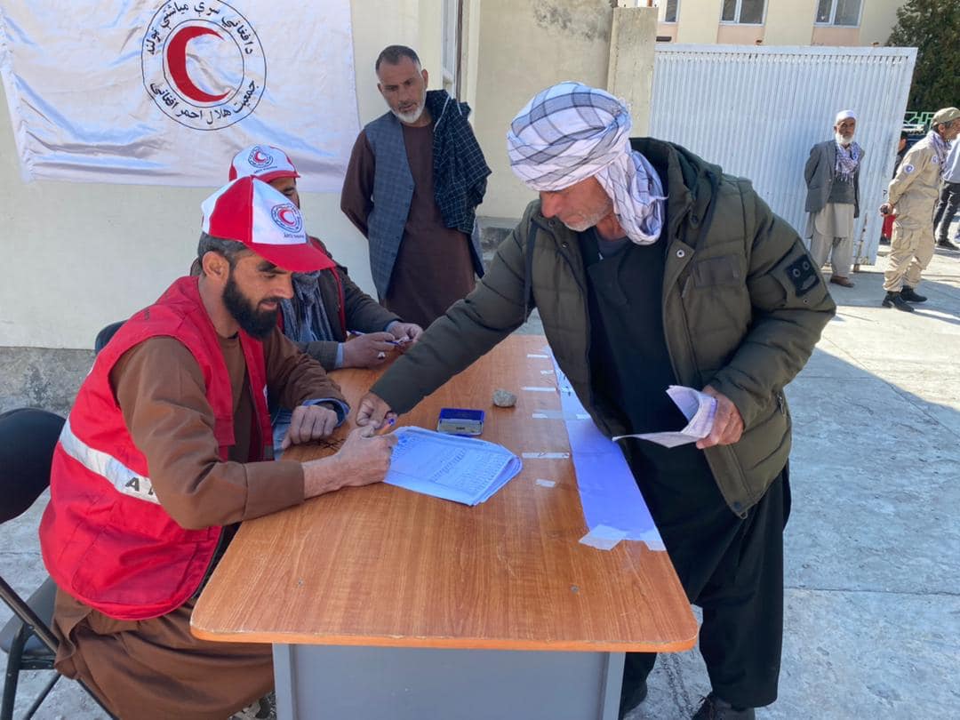 جمعیت هلال احمرافغانی برای ۳۰۰ فامیل درنمایندگی ولایت پنجشیر مساعدت نمود!