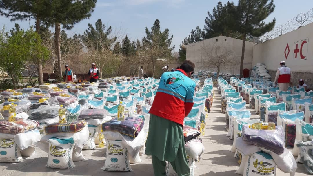 در نواحی مختلف شهر ولایت فراه برای ۵۰۰ فامیل نیازمند، بی سرپرست و بیجاشده گان از طرف جمعیت هلال احمر افغانی مساعدت صورت گرفت