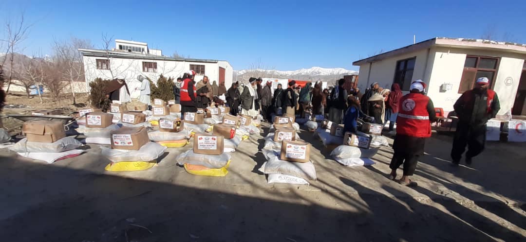 وردک ولایت کې د افغاني سرې میاشتې له لوري ۳۰۰ کورنیو ته مرسته ووېشل شوه!