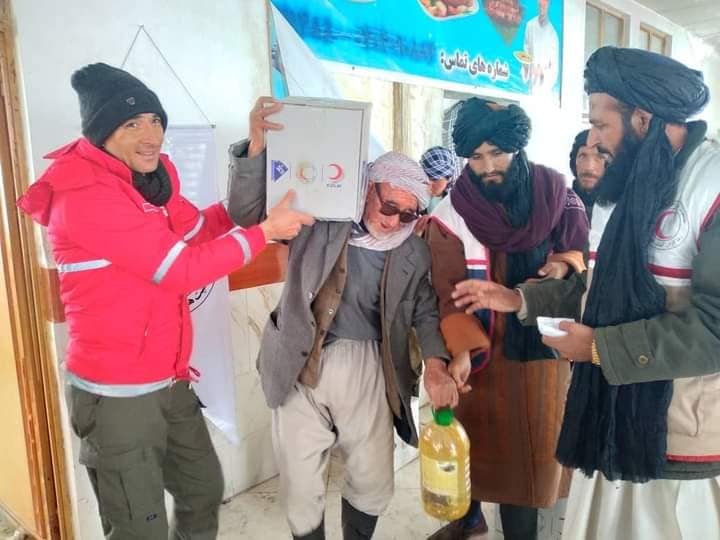 ميدان وردګ ولایت کې د افغاني سرې میاشتې ټولنې له لوري ۳۳۲کورنیو ته مرسته ووېشل شوه!