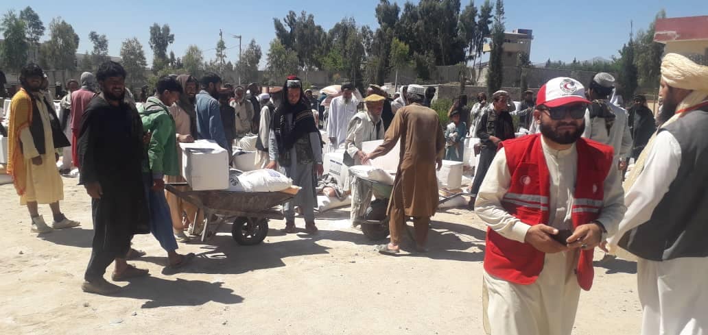 لغمان ولایت کې د افغاني سرې میا شتې له خوا ۱۰۰۰ کورنیو ته د مرستو د ویش لړۍ پیل شوه!