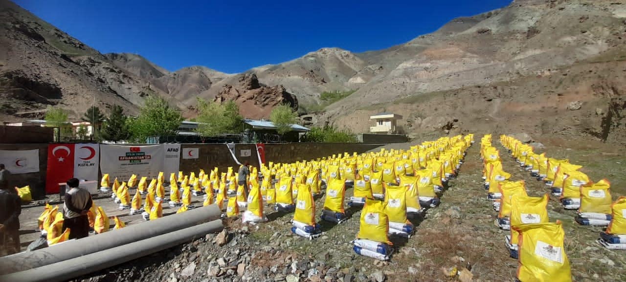 ميدان وردګ ولایت کې د افغاني سرې میاشتې له لوري ۵۰۰ کورنیو ته مرسته ووېشل شوه!