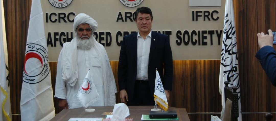 د افغاني سرې میاشتې ټولنې سرپرست مرستیال د نړیوال اسلامي سازمان د غذا ساتنې له رییس سره وکتل!