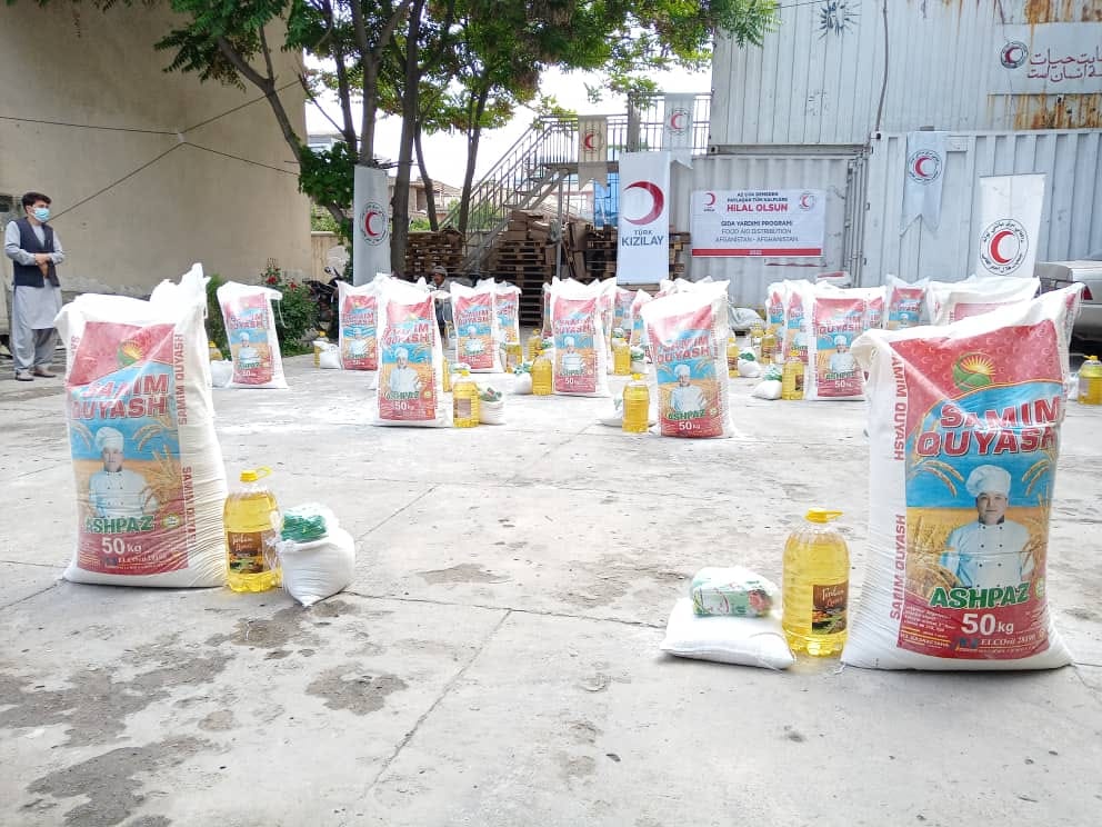 جمعیت هلال احمر افغانی در ولایت کابل برای ۴۰ خانواده مواد غذایی مساعدت نمود!
