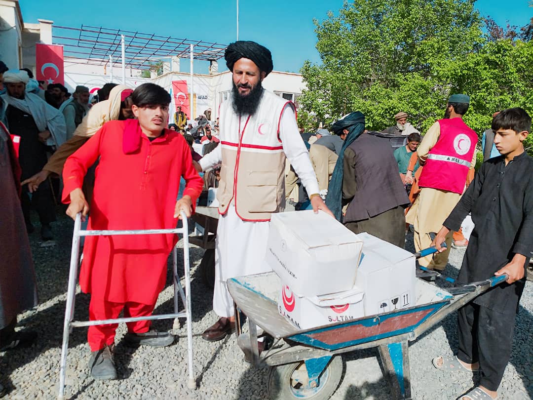 لوگر ولایت کې د افغاني سرې میاشتې ټولنې له لوري ۸۰۰ کورنیو ته مرسته ووېشل شوه!