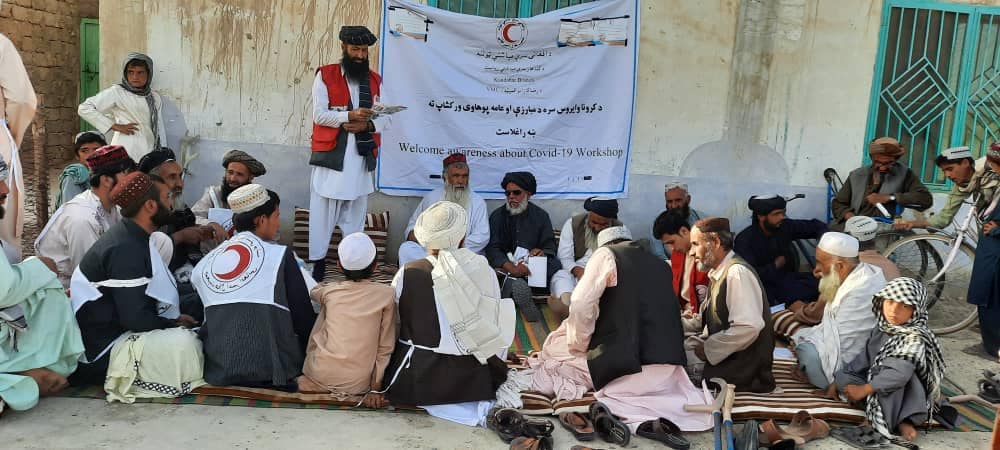 هلال احمرافغانی در ولایت کندهار برای ۱۰۰ تن رضاکار آموزش کمک های اولیه صحی داد!