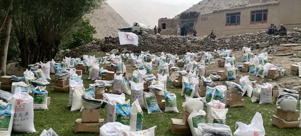 جمعيت هلال احمر افغانی در ولسوالی جرم ولایت بدخشان برای ۱۱۹ خانواده ۷قلم مواد غیر غذایی توزیع نمود!