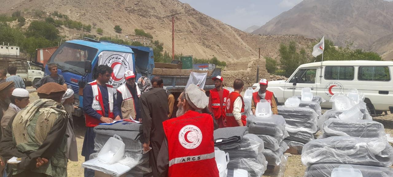 افغاني سرې میاشتې پنجشیر ولایت کې ۲۲ سیلاب ځپلو کورنیو سره مرسته ترسره کړه!