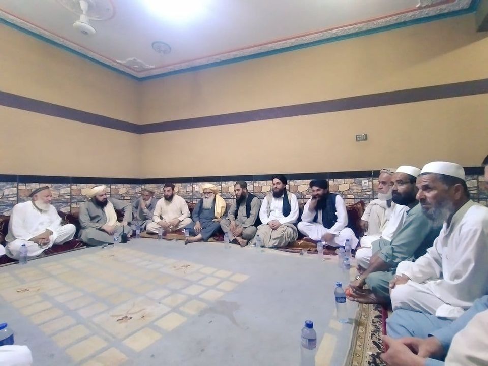  د افغاني سرې میاشتې سرپرست عمومي رئیس او ورسره پلاوي روانه اونۍ د ننګرهار ولایت په بېلابېلو ولسوالیو او د مرکز اړوند ځینو سیمو کې سیلابونو مالي او ځاني زیانونه واړول د ارزونې په موخه ننګرهار ولایت کې د زیانمنو کورنیو له مشرانو سره لیدنه ترسره کړه!