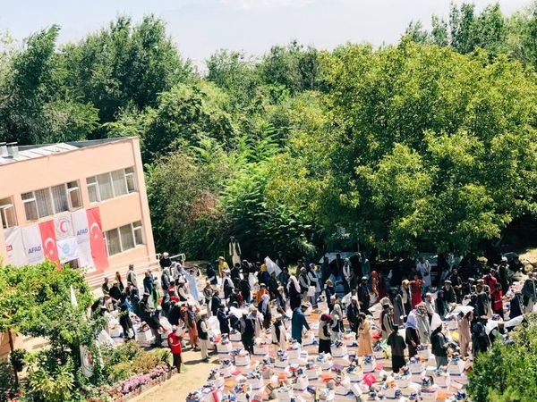 به تعداد ۱۵۰ خانواده از کمک های بشر دوستانه جمعیت هلال احمرافغانی در ولایت پروان مستفید گردیدند!