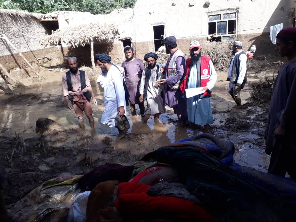 د افغاني سرې میاشتې‌ ټولنې د ارزګان ولایت په خاص ارزګان ولسوالۍ کې(۱۵) کورنیو ته غیري خوراکي مواد او (۲۰۰۰) زره سېلاب ځپلو کورنیو ته وچه ډوډۍ او ملایې ووېشل!