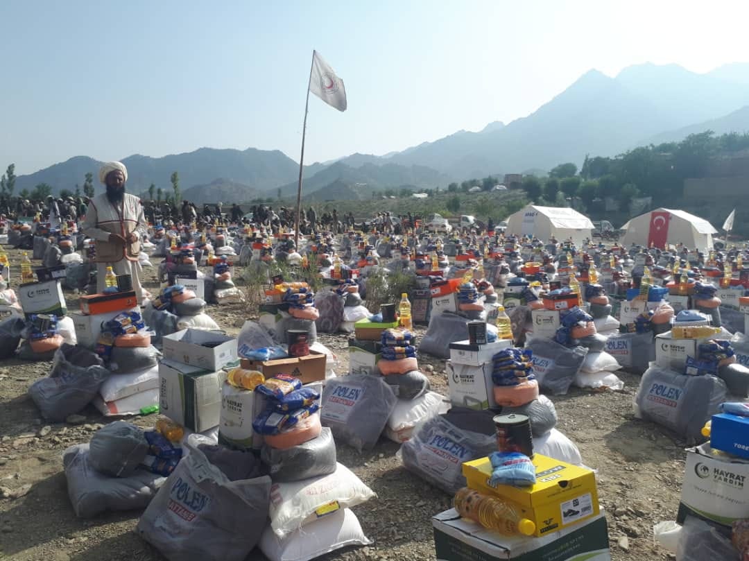 جمعیت هلال احمر افغانی برای ۳۰۰ خانواده در ولایت پکتیکا مواد غذایی وغیر غذایی مساعدت نمود!