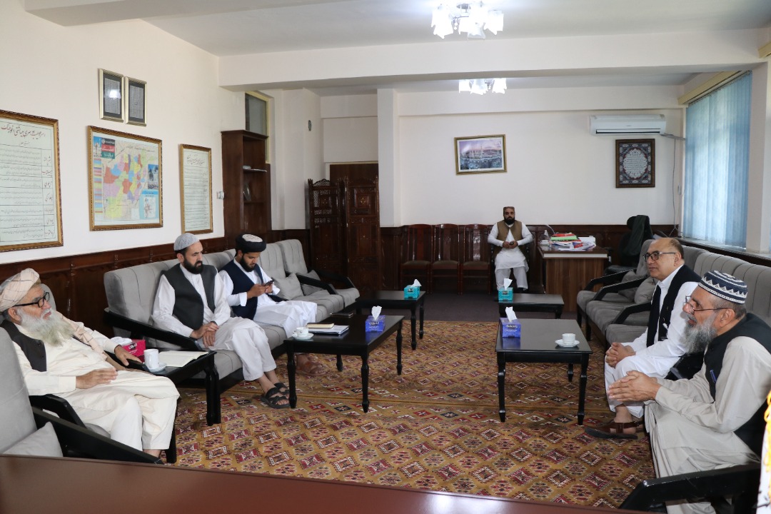 محترم مولوی مطیع الحق خالص سرپرست ریاست عمومی هلال احمر افغانی با رئیس شفاخانه FMIC دیدار نمود!