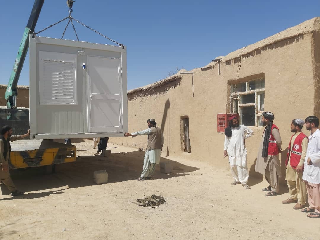 بنیاد مهاجرین ناروی (NRC) تجهیزات صحی و ۴ کانتینر را به هلال احمر افغانی کمک ومساعدت نمود.