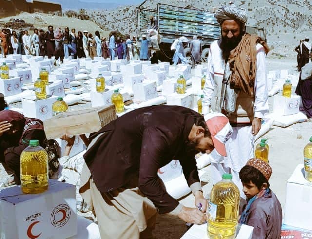 هلال احمر افغانی همرای ۵۰۰ خانواده زلزله زده در ولایت پکتیکا کمک های بشردوستانه نمود!