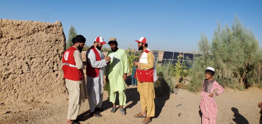هلال احمر افغانی سروی شفاف از ۵۰۰ خانواده فقیر ولسوالی ناوه ولایت هلمند را آغاز کرده است!