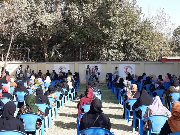 از سوی هلال احمرافغانی امتحان مشاور سوی تغذی وفارمسی در ولایت بلخ اخذ گردید!