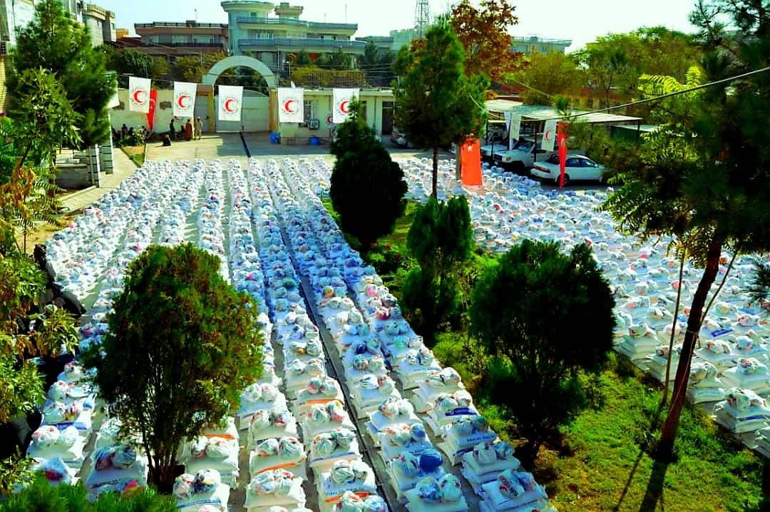 در سلسله کمک های بشردوستانه، هلال احمر افغانی به ۸۰۰ خانواده نیازمند در ولایت بلخ کمک توزیع نمود!