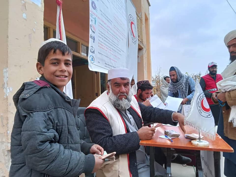 به ۱۵۰ خانواده سیلاب زده در ولایت غزنی کمک نقدى صورت گرفت.