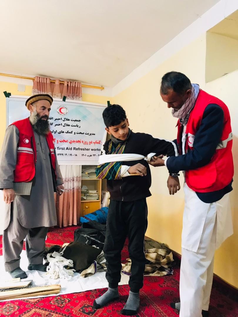 د افغاني سرې میاشتې له لورې تخار او کاپیسا ولايتونو کې رضاکارانو ته دوه ورځني ورکشاپونه پای ته ورسیدل!