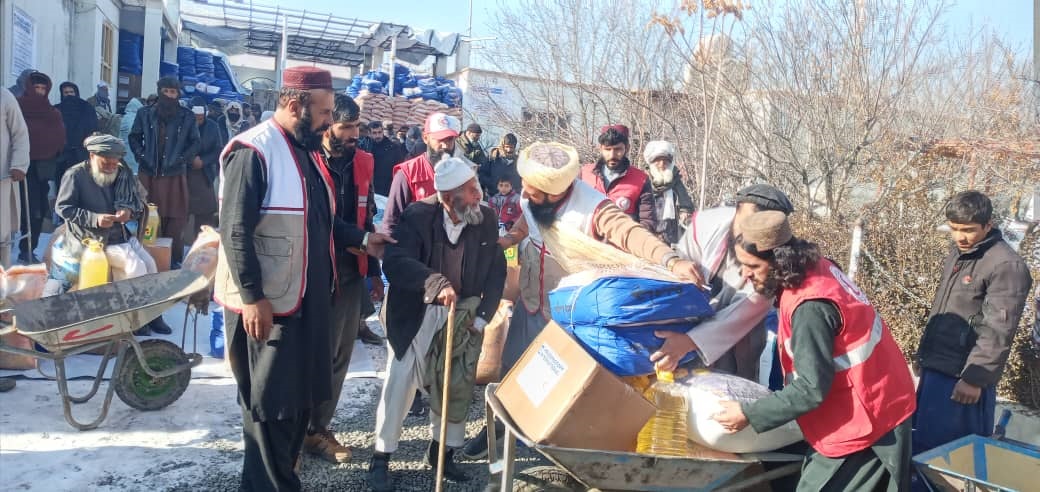 لوګر ولایت کې د افغاني سرې میاشتې له لوري ١٠٠٠ سیلاب ځپلو کورنیو ته مرسته ووېشل شوه!