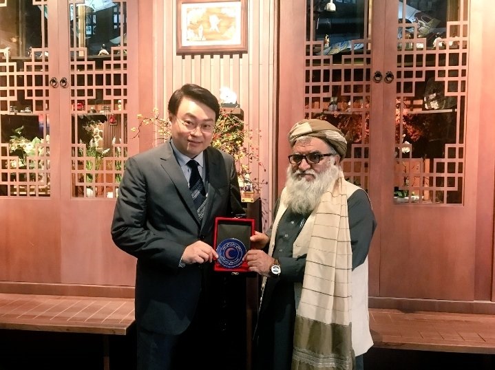 د افغاني سرې میاشتې سرپرست عمومي رئیس او د افغانستان لپاره د جنوبي کوریا شارژدافیر د قطر پلازمینه دوحه کې دوه اړخیزې ناسته ترسره کړه!