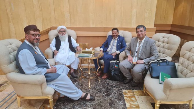 محترم مولوی مطیع الحق خالص سرپرست ریاست هلال احمر افغانی با آقای امري ومنافي نماینده ریاست امنیت غذایی سازمان همکاری اسلامی در افغانستان و هیئت همراه دیدار نمود!