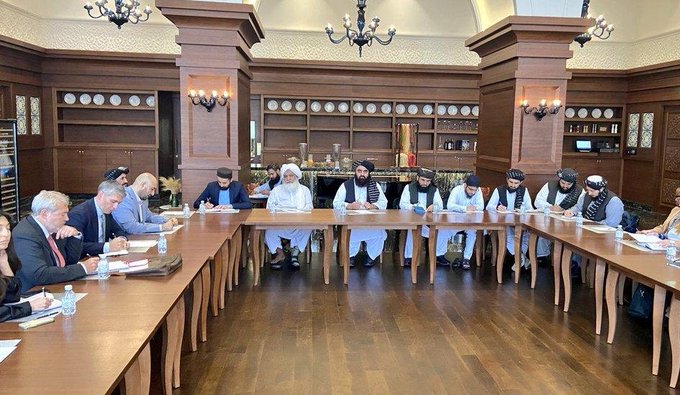 ملا نورالدین ترابی معاون هلال احمر افغانی با سفرای کشور های اسپانیا، هالند، کانادا، ایتالیا، برتانیا، آمریکا، کوریای جنوبی، استرالیا و برخی کشورهای دیگر در دوحه پایتخت قطر نشست مشترک برگزار نمود!