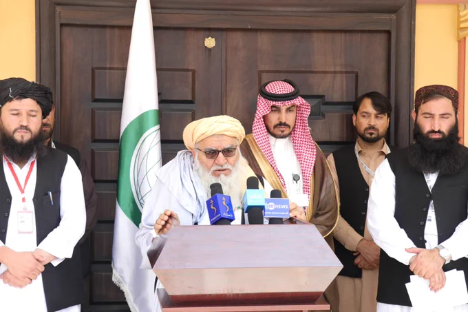 نن د صفر د مياشتې په ۱۵مه د اسلامي همکاریو د سازمان په همغږۍ او د ملک سلمان بنسټ په مالي ملاتړ ۴۷۴۰۰ کورنیو ته د خوراکي توکو د مرستې درېیم او څلورم پړاو پيل شو!