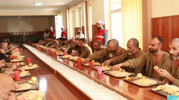 افغاني سرې مياشتې په هېواد کې هغو بې وسو کورنیو ته، چې نه شي کولی د خپلې کورنۍ د رواني ناروغانو درملنه، پالنه او ساتنه وکړي؛د رواني ناروغانو د ملاتړ او پالنې مرکزونه ايجاد کړي!