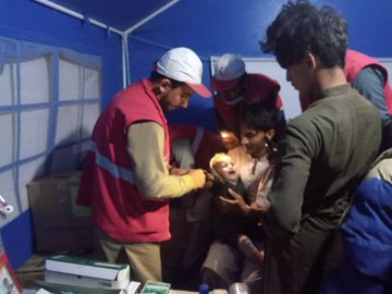 دو تیم سیار صحی هلال احمر افغانی برای عرضه خدمات صحی به هموطنان عزیز بازگشته از پاکستان وارد تورخم شده اند!