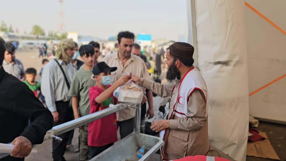 له ايرانه راستنېدونکو کډوالو سره د افغاني سرې مياشتې مرستې دوام لري