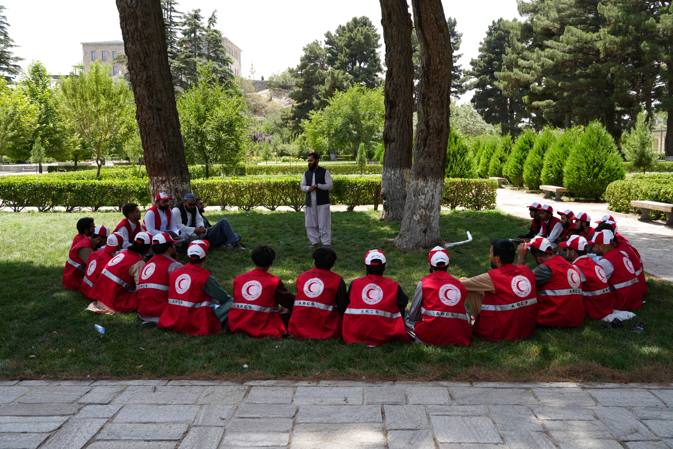 د افغاني سرې میاشتې رضاکار ښوونکي وستایل شول