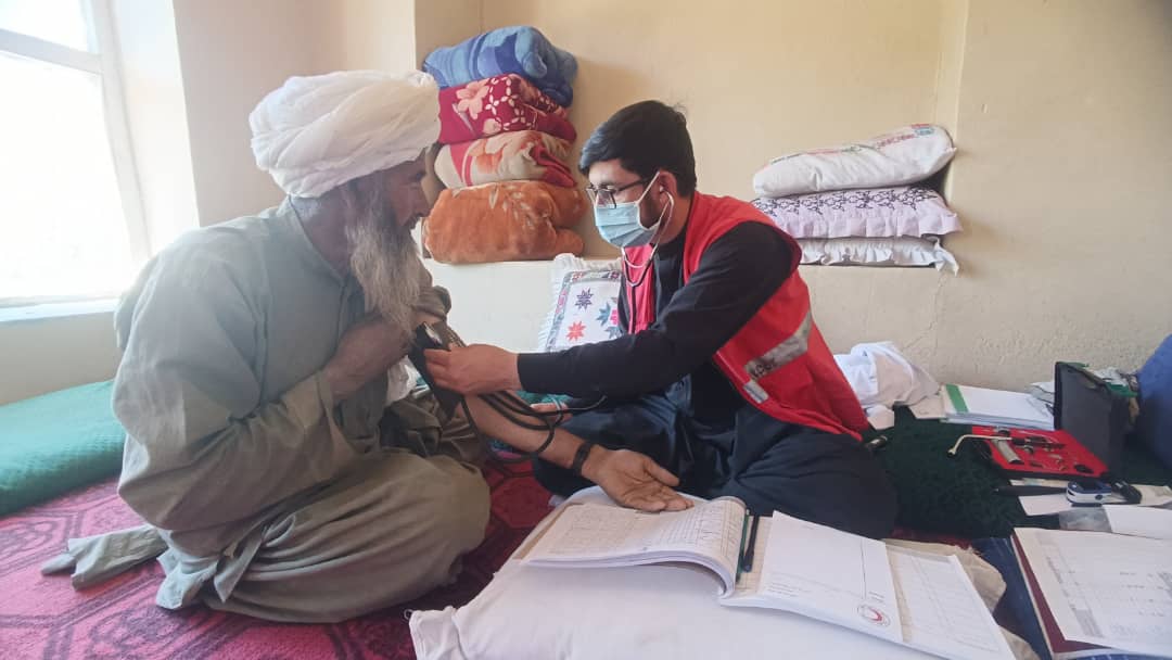 غور؛ زرګونه اړمنو هېوادوالو ته پراخ روغتیايي خدمتونه وړاندې شوي